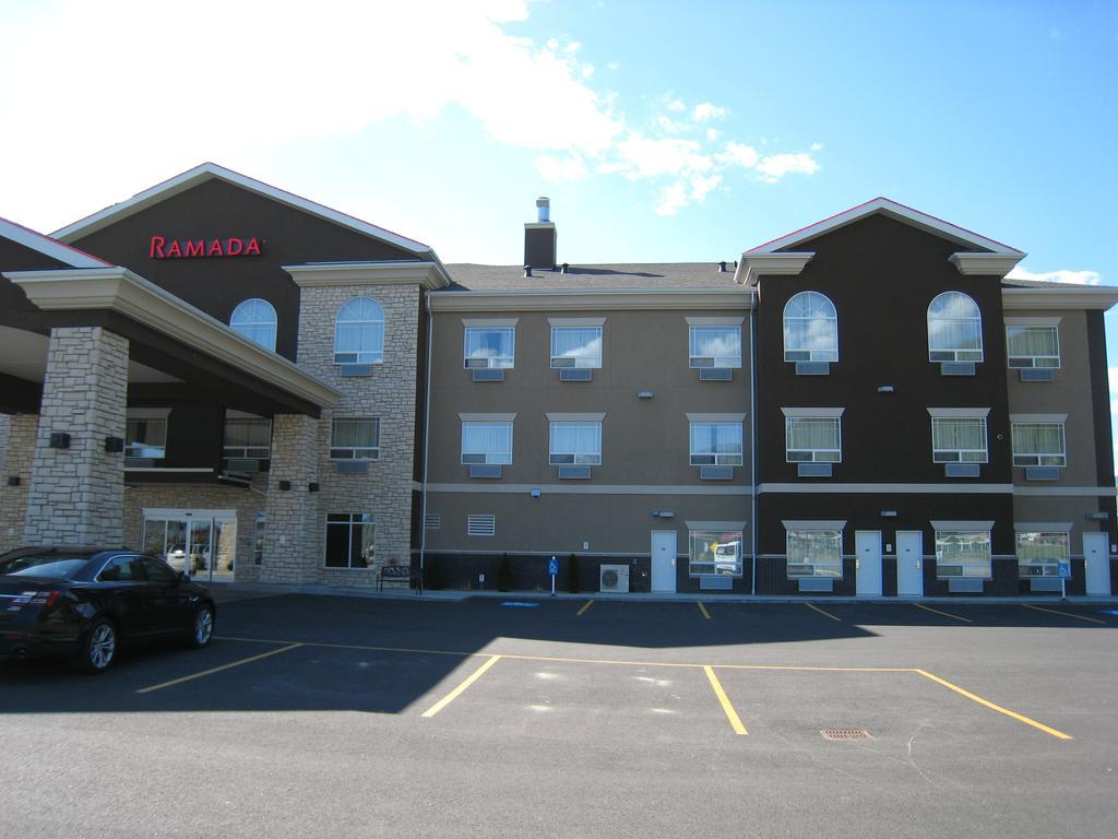 Hotel Ramada By Wyndham Creston Zewnętrze zdjęcie